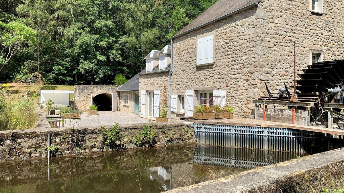 Marigny l'Eglise House | Merveilleux Moulin Dans le Morvan, 6ha en Bord de Rivière et de Forêt. 15 pl