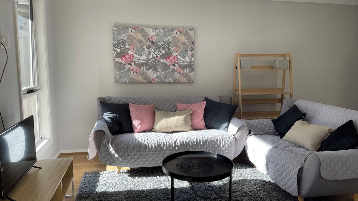Penshurst House | Mery's Place. Beautiful 2 bedroom Cottage 3min walk 2 Mortdale train station