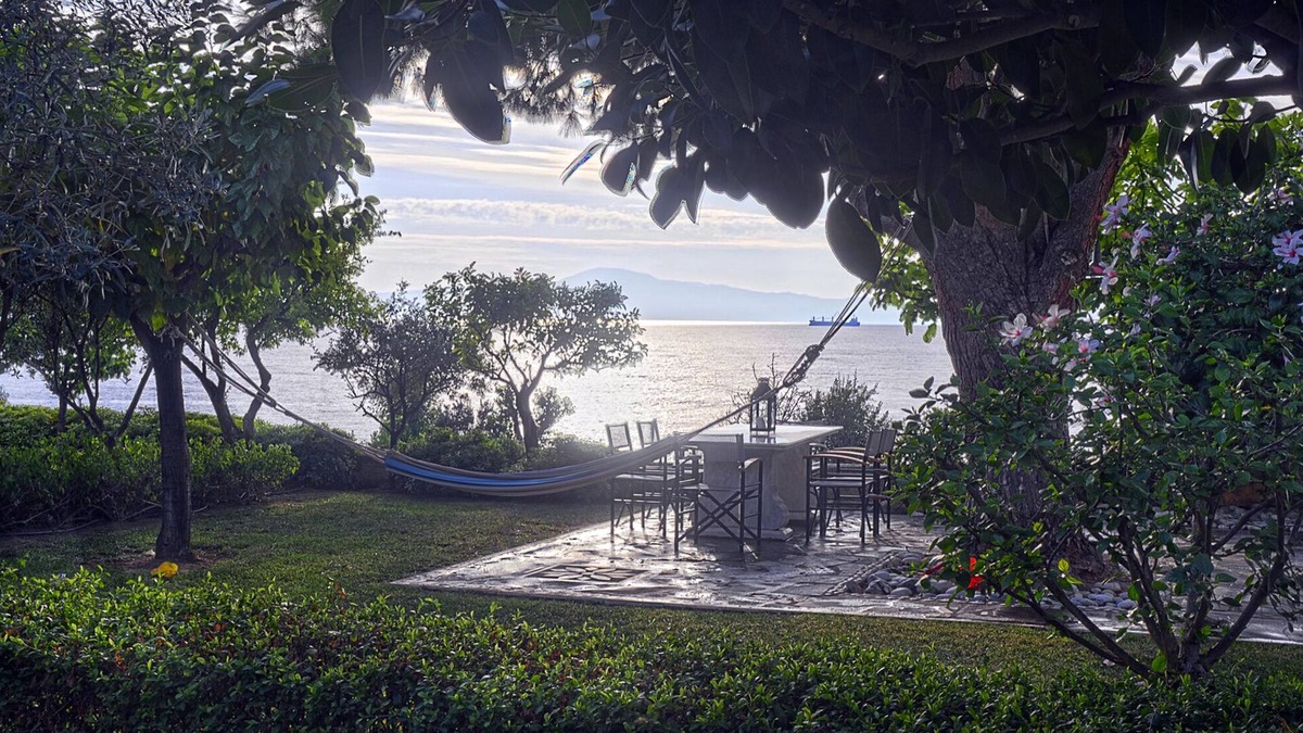 Paralia Vergas Villa | Messinian Blue SeaSide Villa, panoramic ocean view
