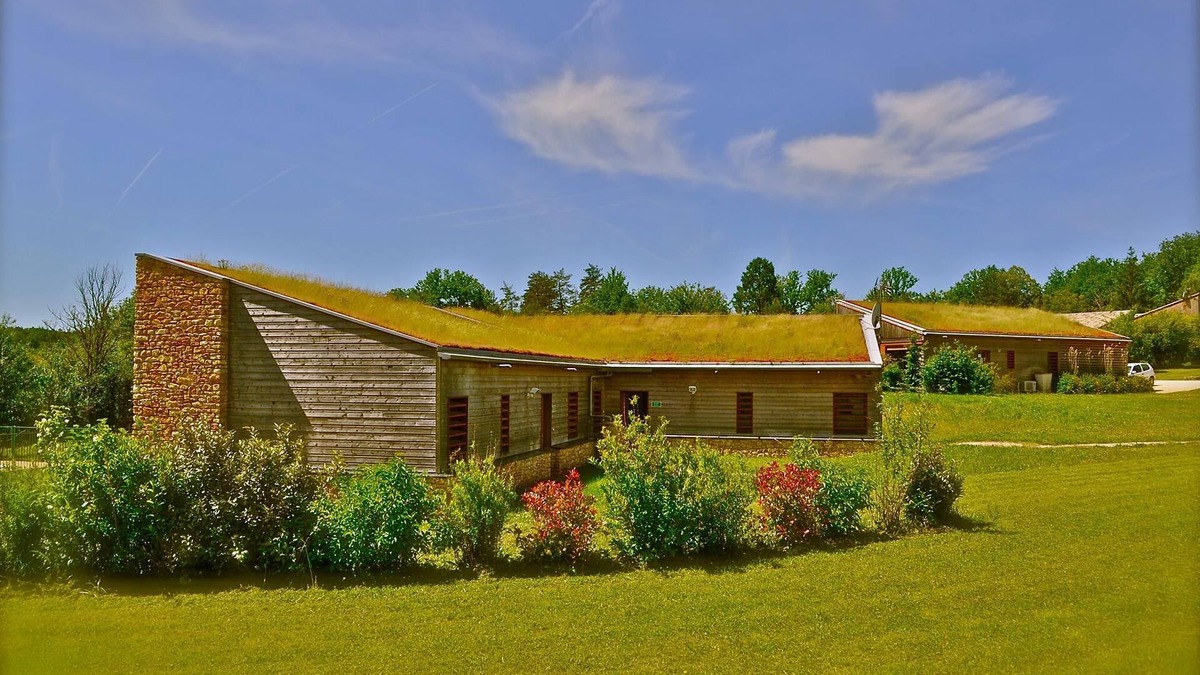Sorges-et-Ligueux-en-Perigord Cottage | Métairie: 5* listed ecological villa with swimming pool in the heart of Périgord