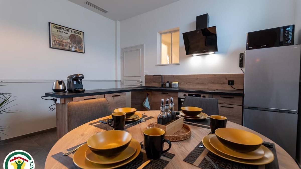 Epernay Apartment | Metamorphose Champenois "pinot Noir"
