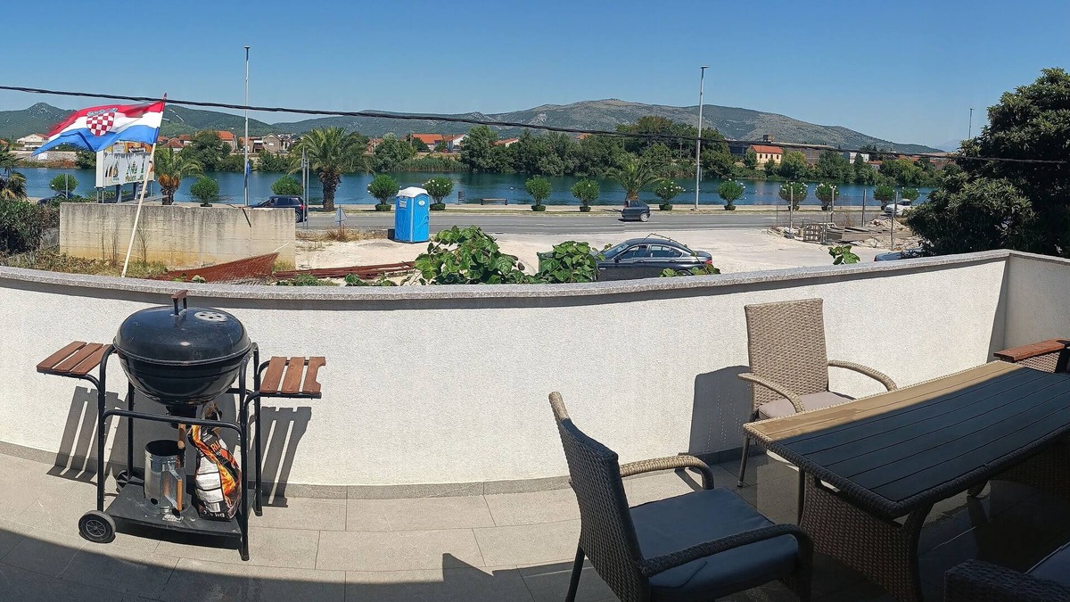 Metkovic Condo | Metkovic 3-bedroom condo - river view