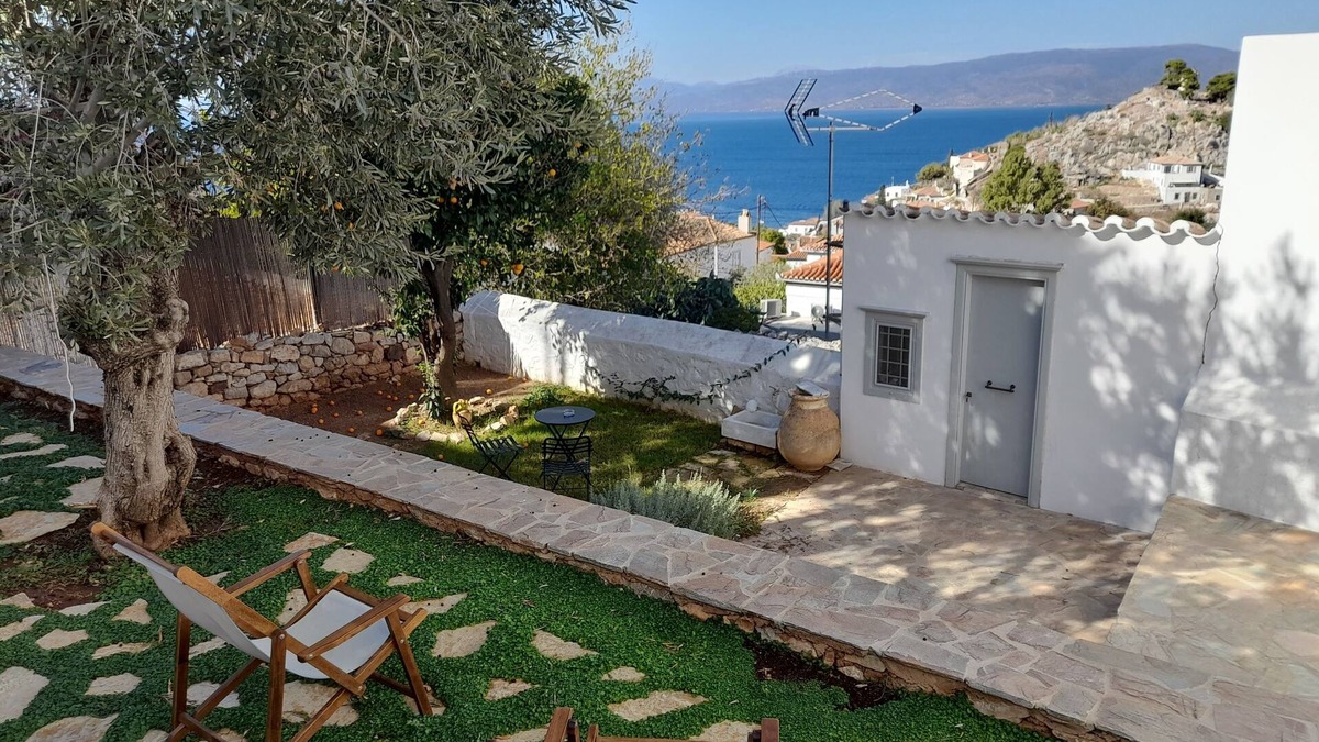 idhra Apartment | Metochi Deluxe Suites