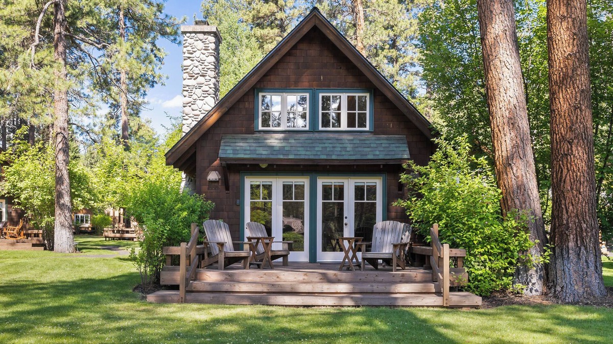 Camp Sherman Cabin | Metolius River Resort Cabin 9 Luxurious cabin on the Metolius River w/fireplace