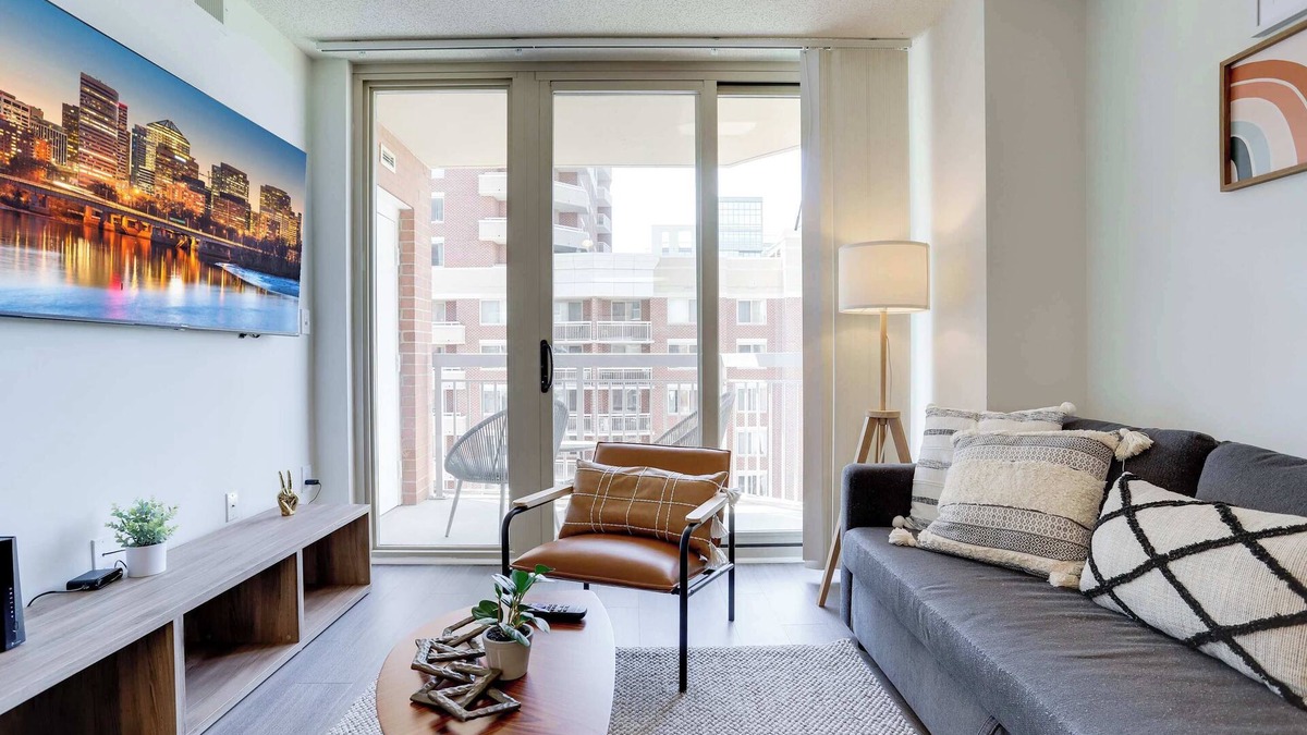Ballston Apartment | Metro Access, Modern Comfort Apt