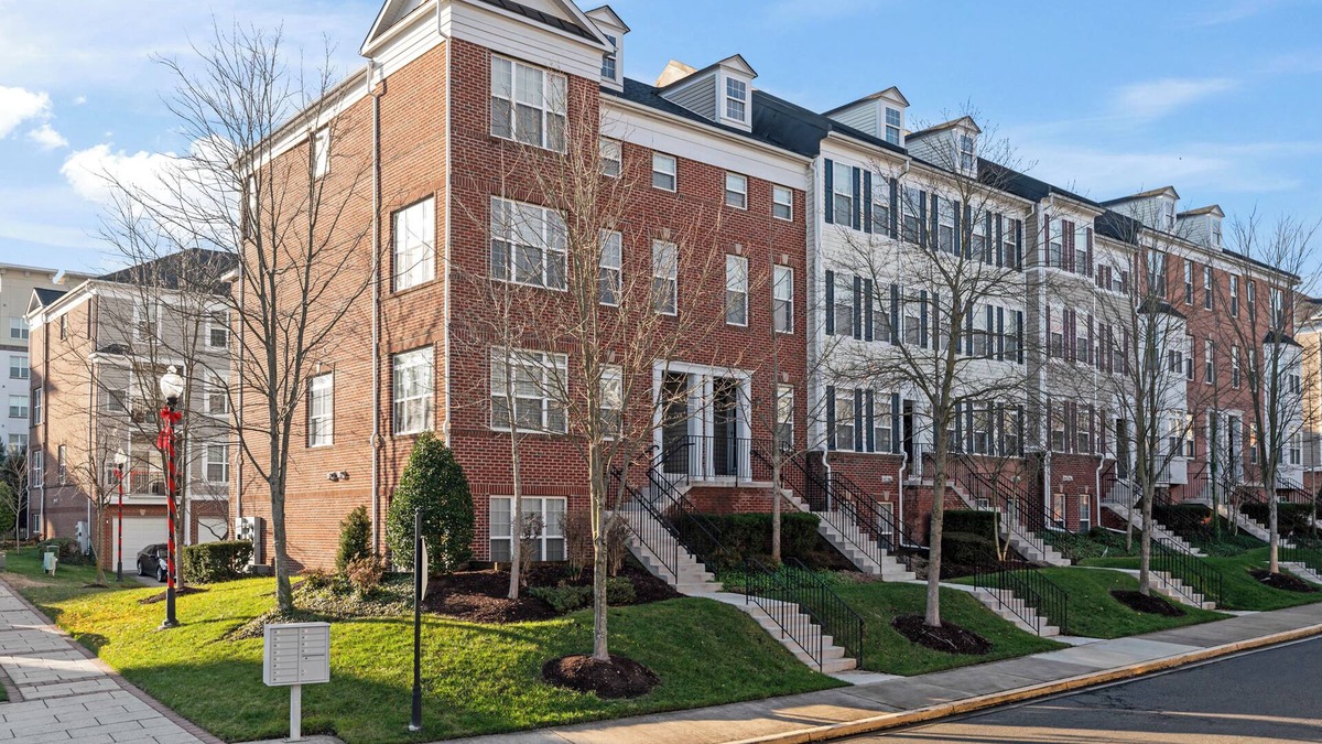 Suitland Condo | Metro & Andrews AFB Nearby – Perfect Townhome