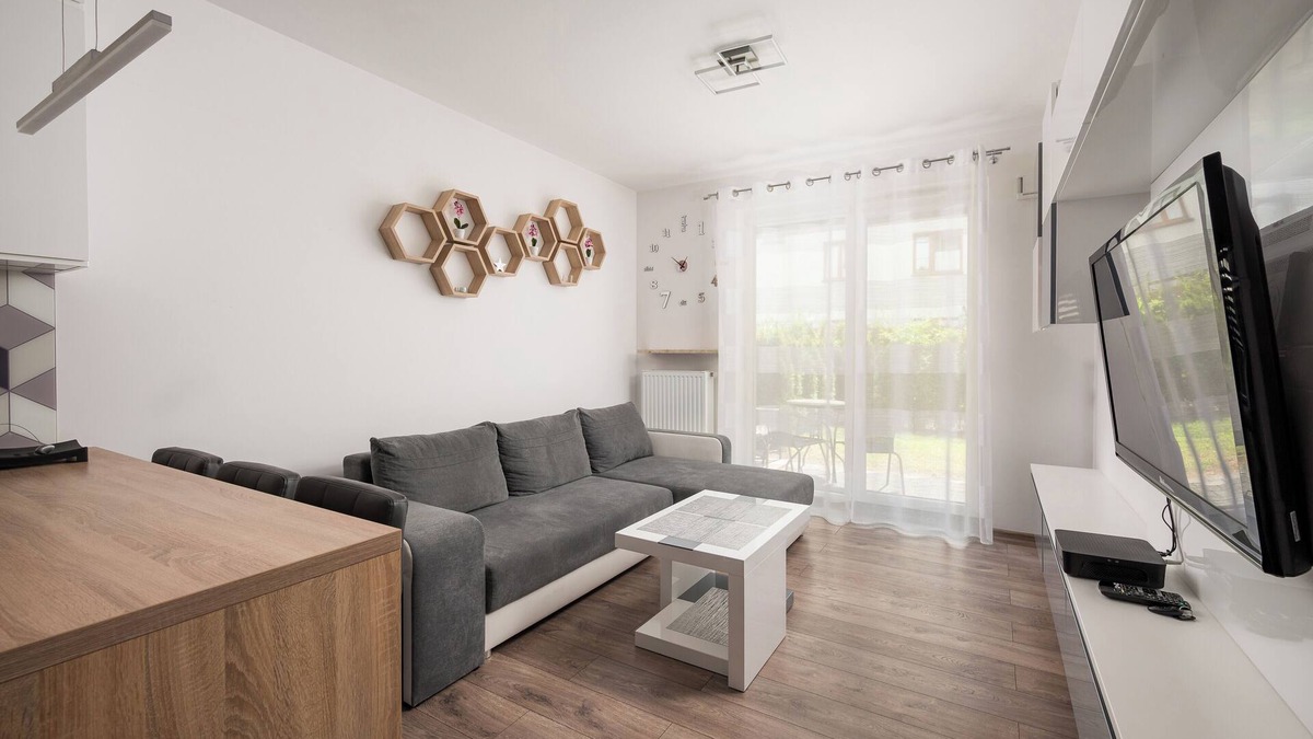 Gorce Apartment | Metro Bemowo Apartment with Garden
