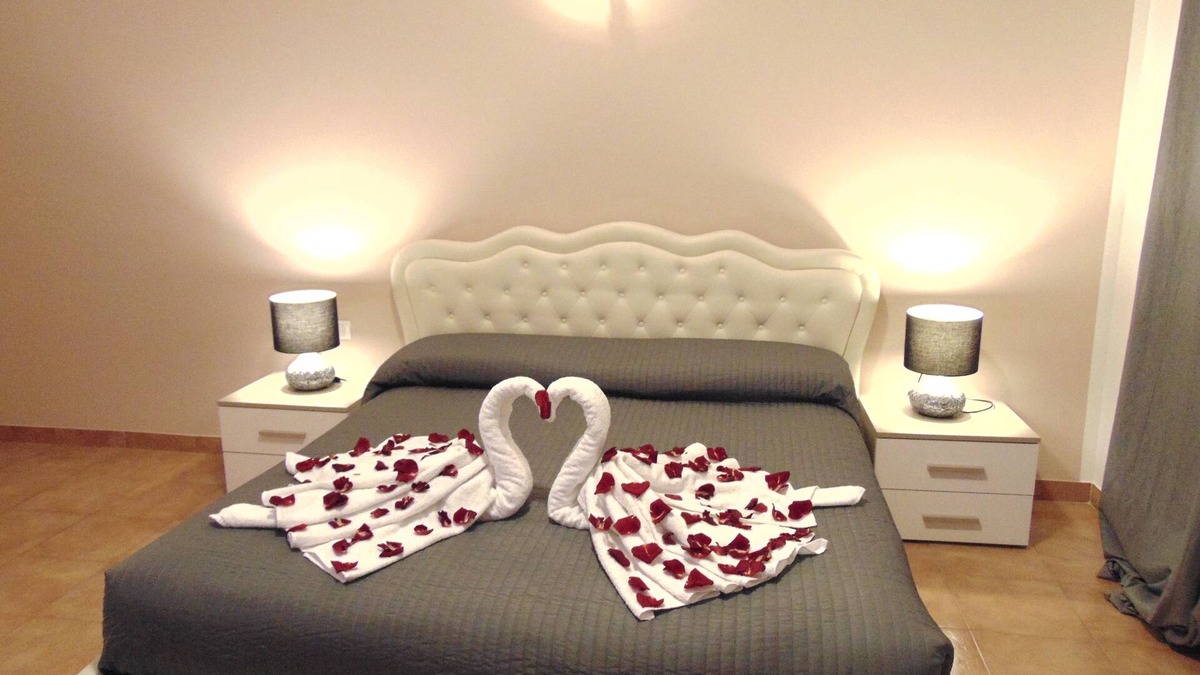 Tuscolano Apartment | METRO FURIO CAMILLO SUPER SPACIOUS APARTMENT-4 PRIVATE ROOMS -4 PRIVATE BATHROOM