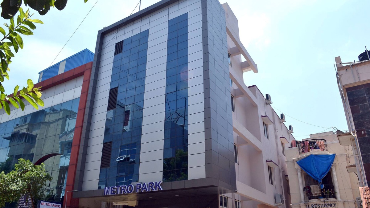 Vadapalani Hotel | Metro Park