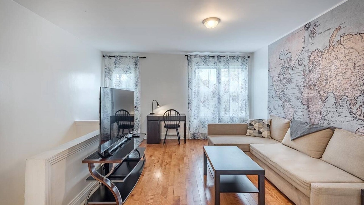 Ahuntsic Apartment | Metro Sauvé - Cosy apartment - 2 Bedrooms Queen beds