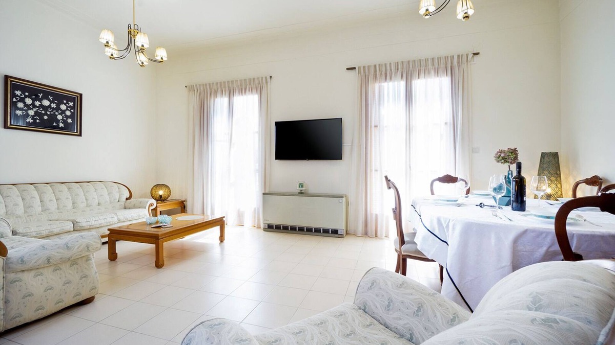 Old Town House | Metropolis House, 3 BD, 2 BA