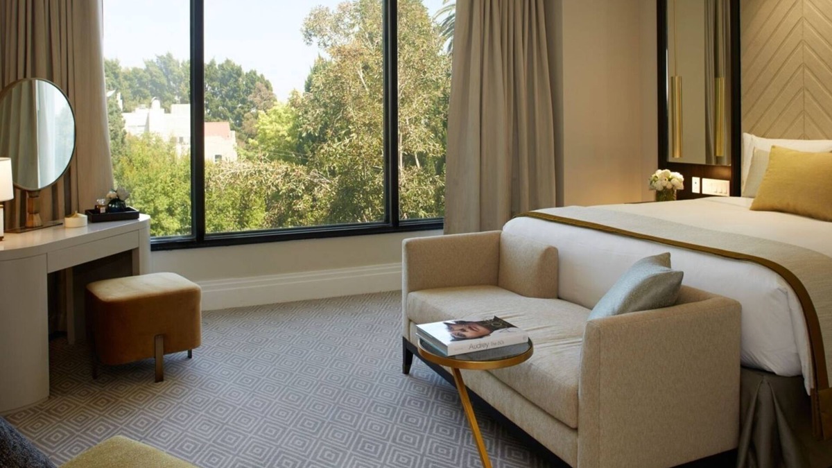 Norma Triangle Hotel | Metropolitan One Bedroom Suite at The London West Hollywood, Free Breakfast