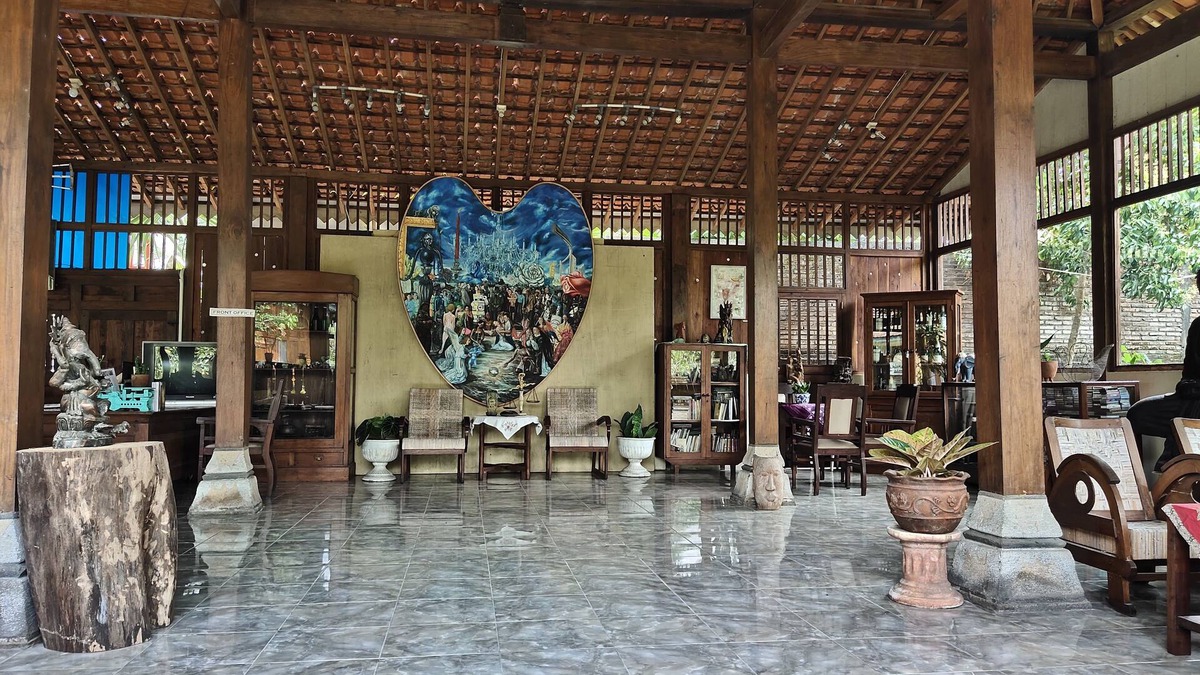 Mendut House | Mettaloka Guest House and Art Space
