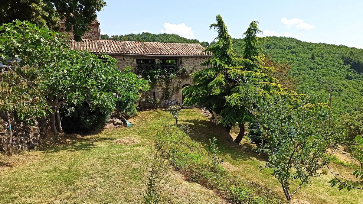 Pourcheres Cottage | Meublé de 4 à 14 personnes. Aire extérieur privée 300 m². Piscine commune.