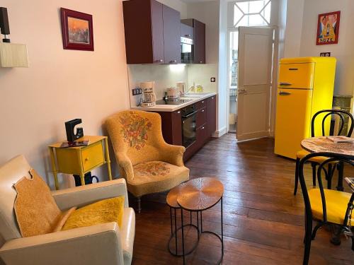 Oloron-Sainte-Marie Apartment | Meublé de tourisme Art§Vintage