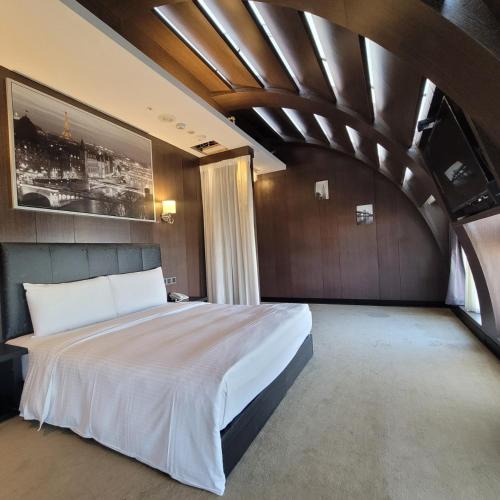 Zhongzheng Hotel | Meworld Hotel - Taipei Main Station