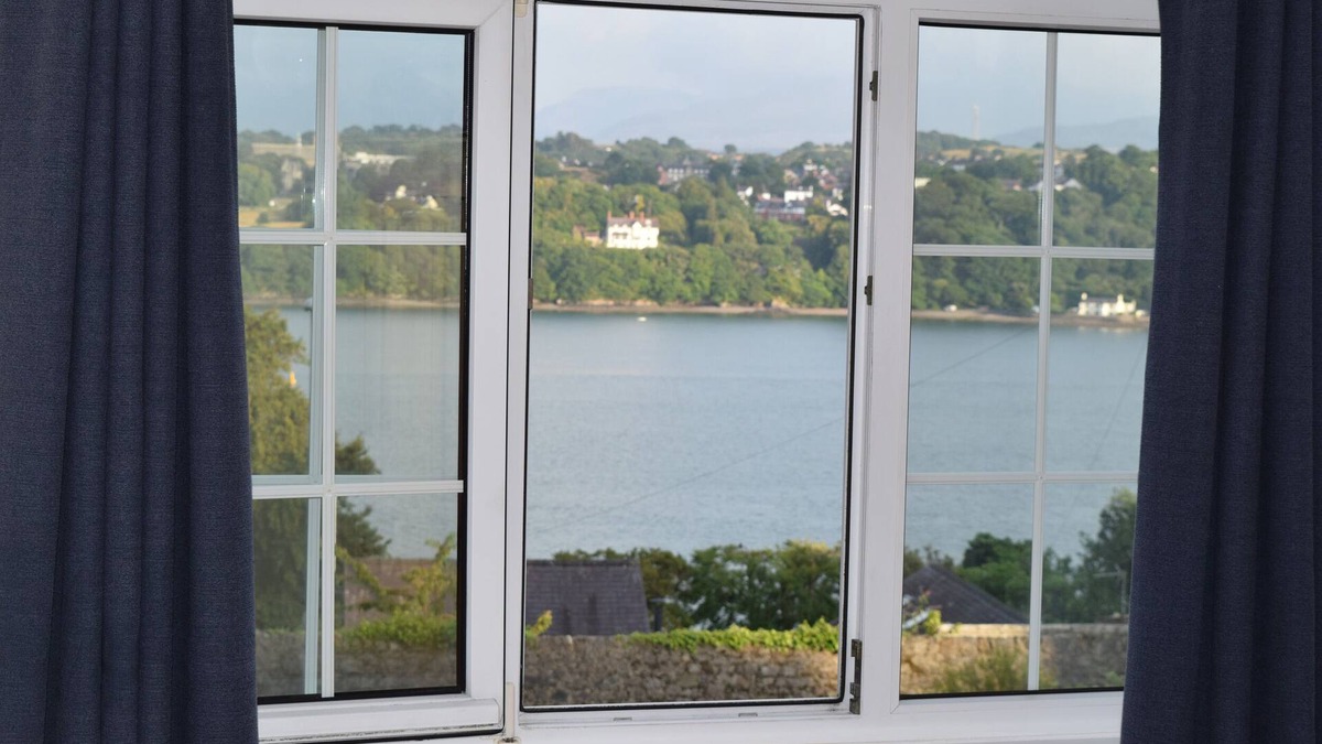 Menai Bridge Cottage | MEWS COTTAGE, pet friendly, character holiday cottage in Menai Bridge