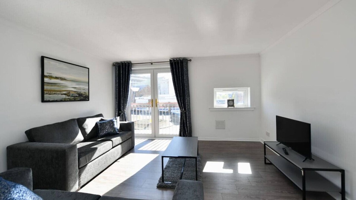 Ayr Apartment | Mews House - Centrally Located Spacious Maisonette Apartment Walking Distance From Ayr Beach