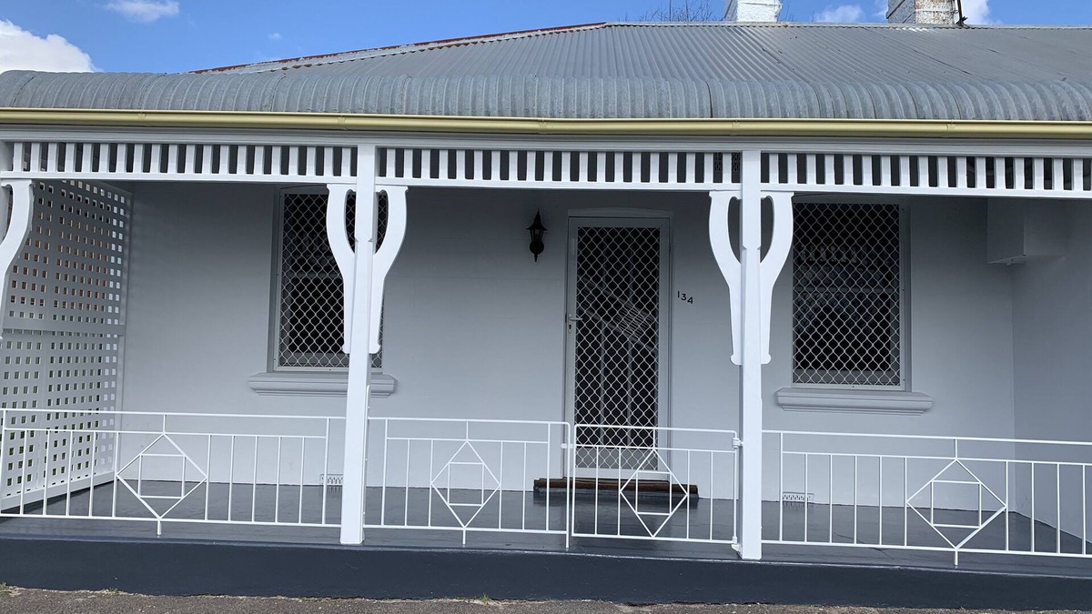 Orange Cottage | Mews on March - Charming 2 bedroom Cottage. CBD Orange. Brand new bathroom.