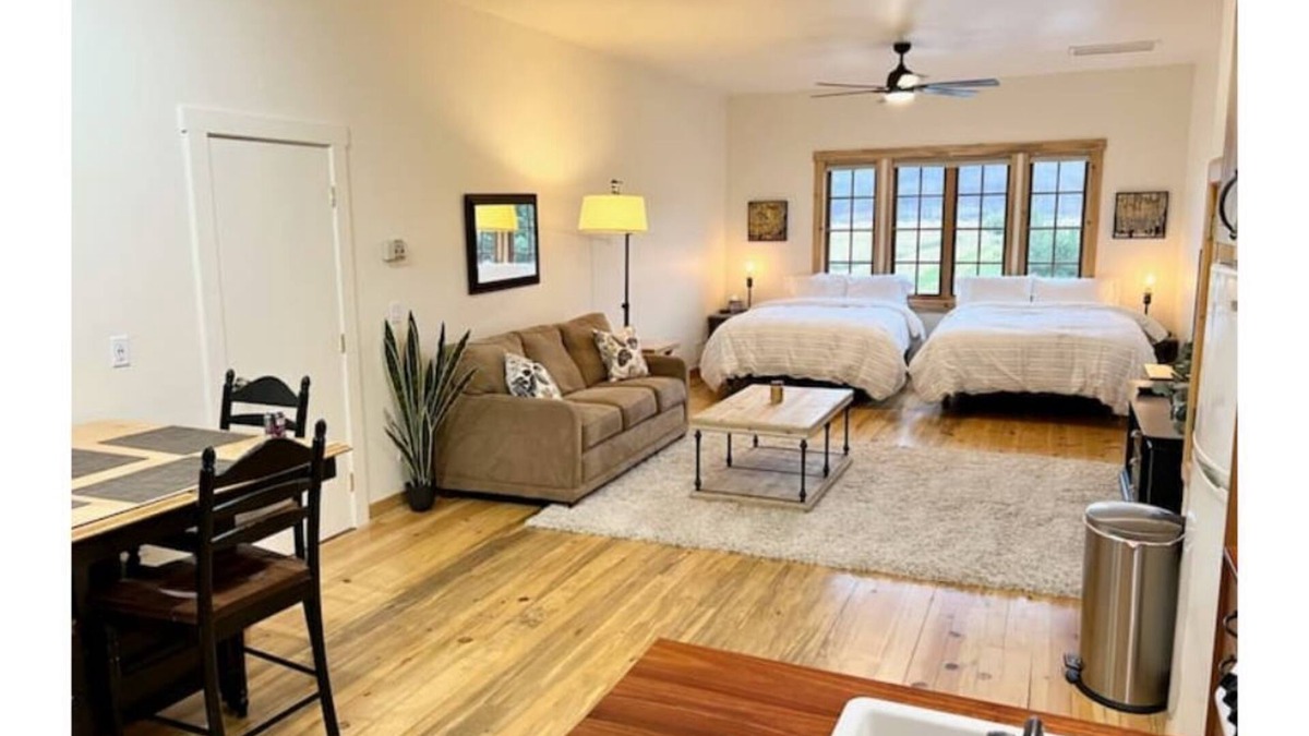 Greenville House | Meyers Loft - Hot Spring - Farm