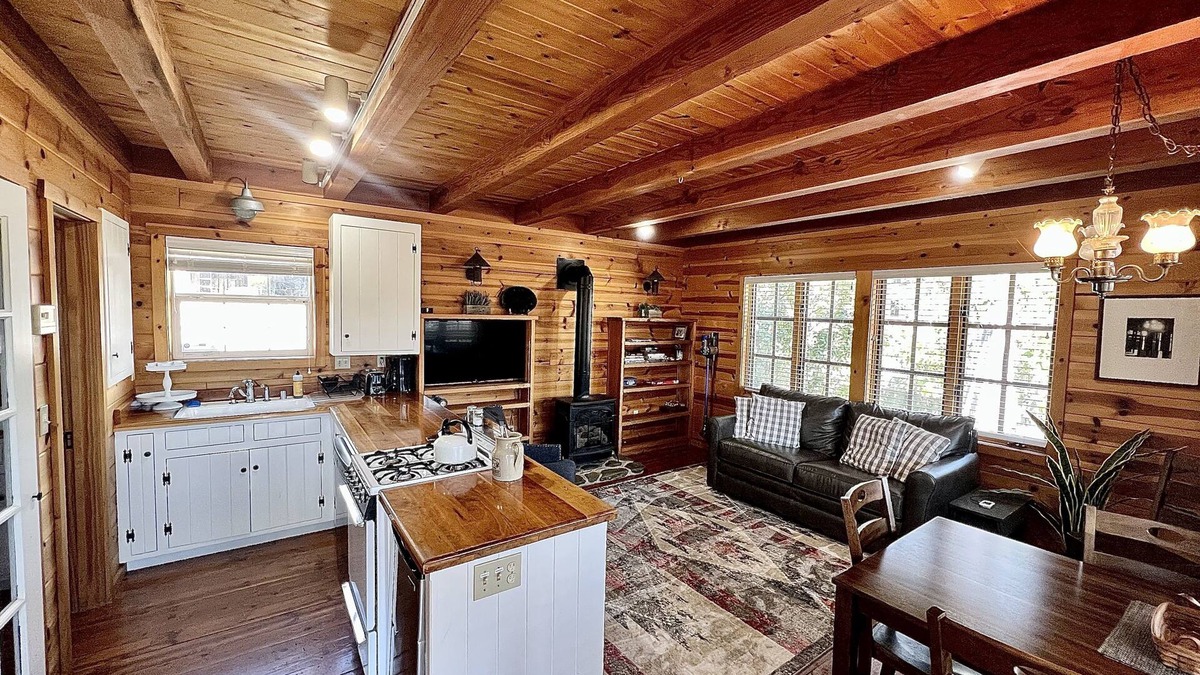Greenville Cabin | Meyers Ranch Cabin - Hot Spring- Farm