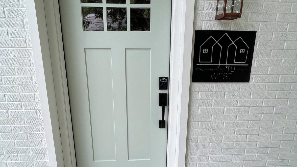 Upland House | mi casa es TU casa (WEST)