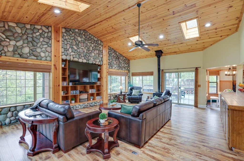 Mi-Wuk Village House | Mi-Wuk Village Vacation Rental with Multi-Level Deck