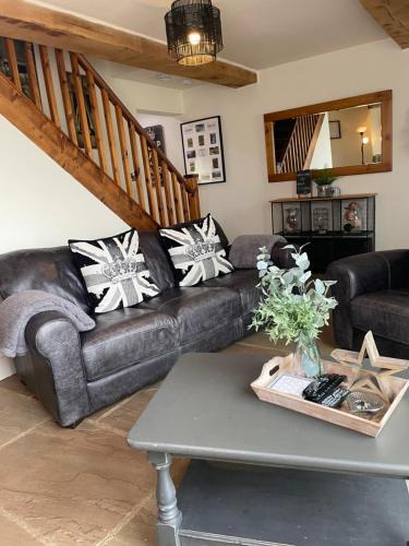 Oldfield House | Mia Cottage