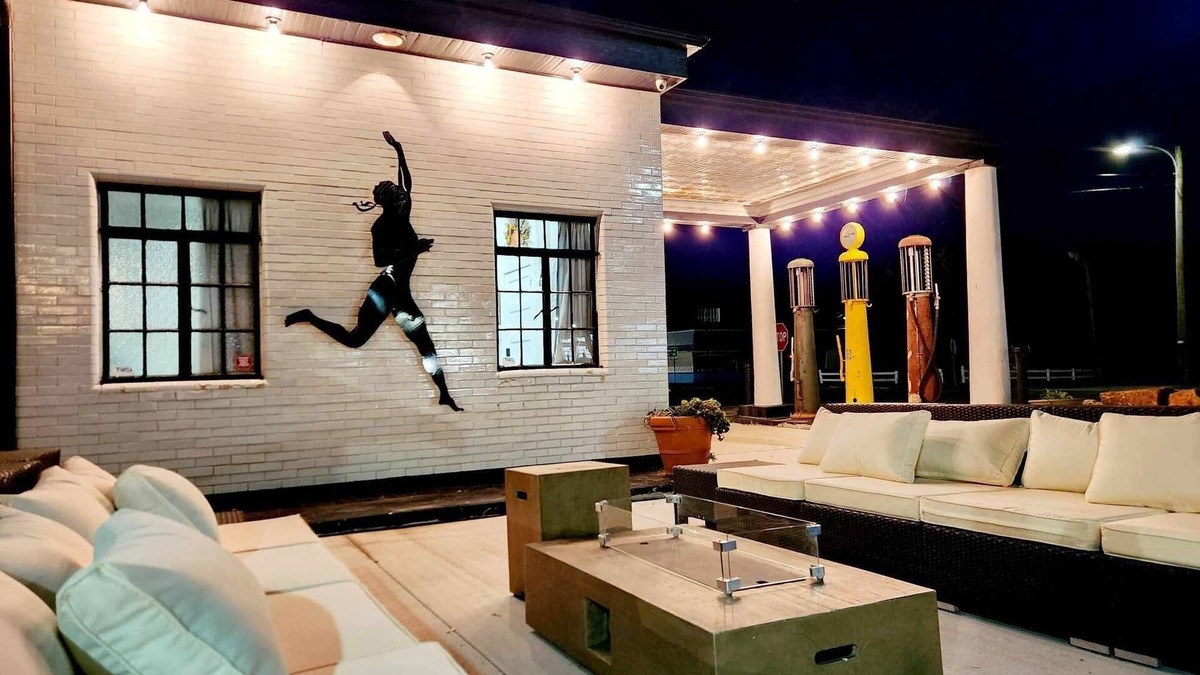 Miami House | Miami Marathon Oil Station