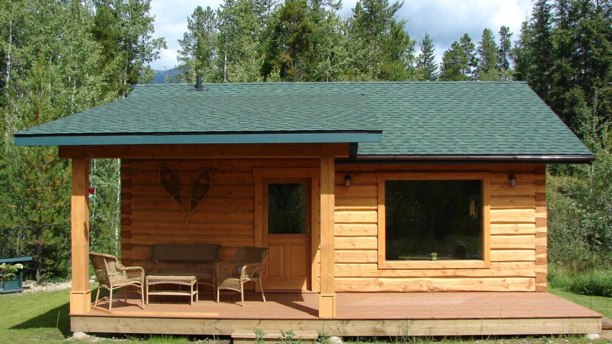 Tete Jaune Cache Hotel | Mica Mountain Lodge & Mica at Mt Robson Park, near Jasper National Park