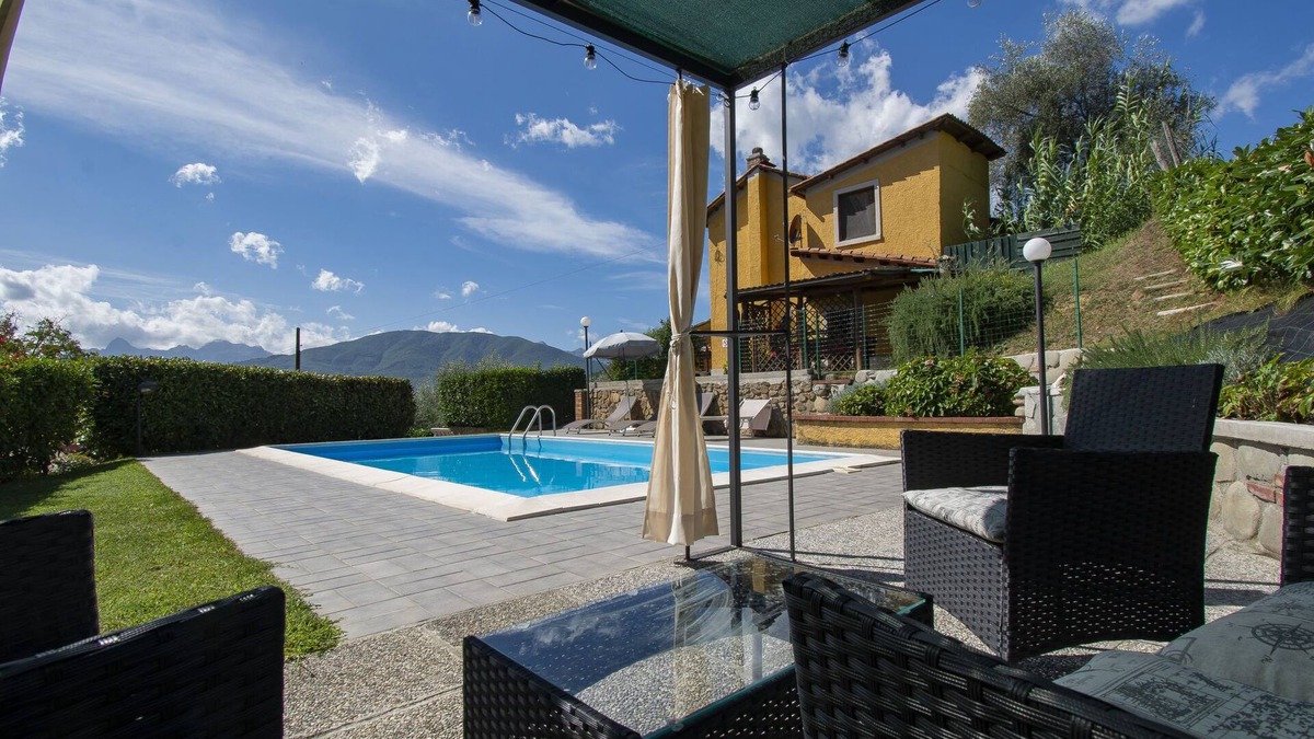 Villa Collemandina House | Michael e Patrick by Interhome