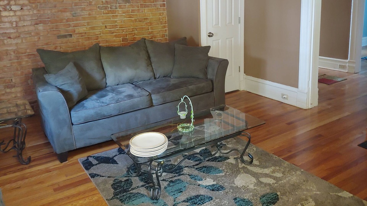 Owosso House | Michelle's Nest 2 bedroom Apartment