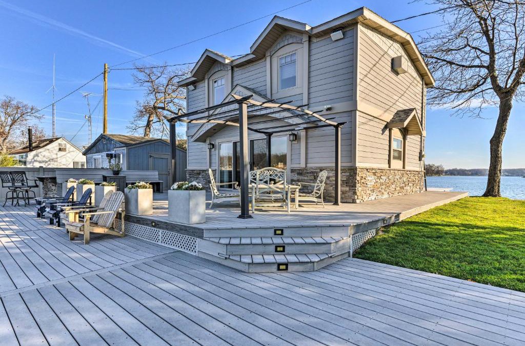 Argentine House | Michigan Island Lake House Sunrise and Sunset Views