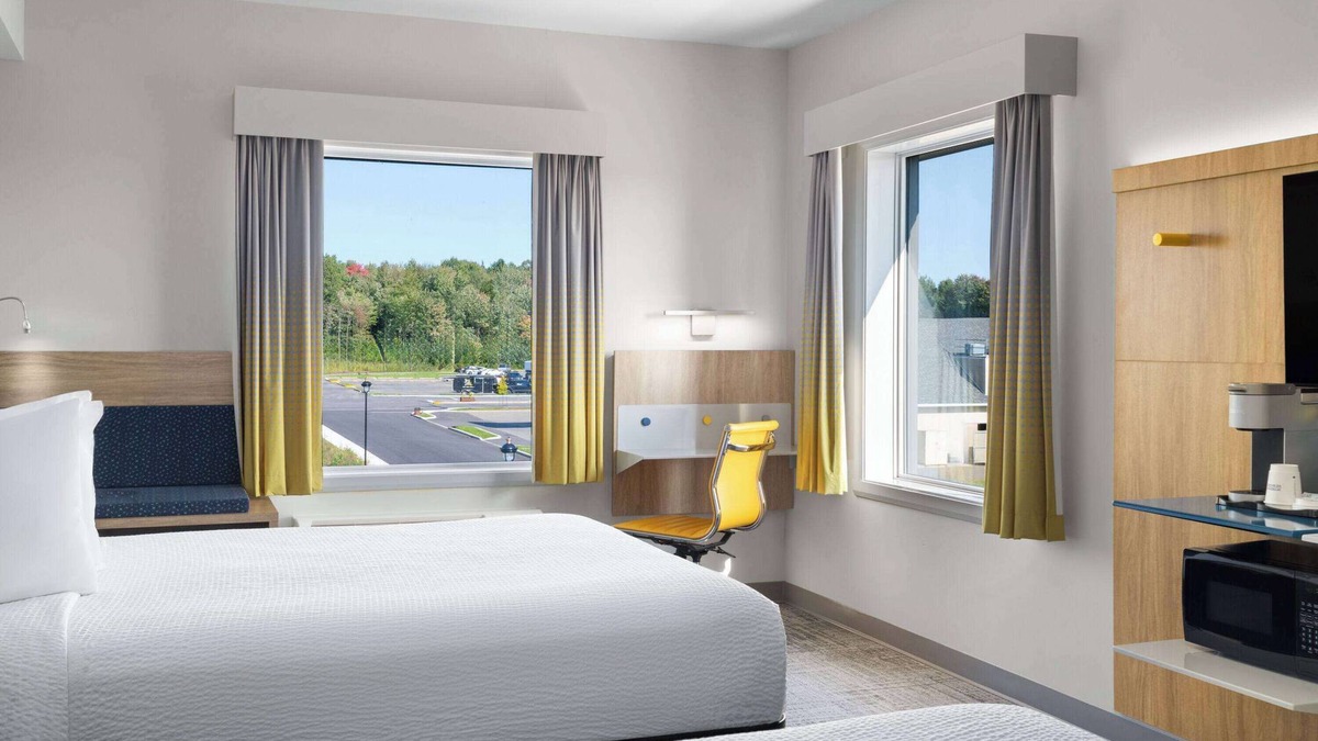 Brownsburg-Chatham Hotel | Microtel by Wyndham Lachute
