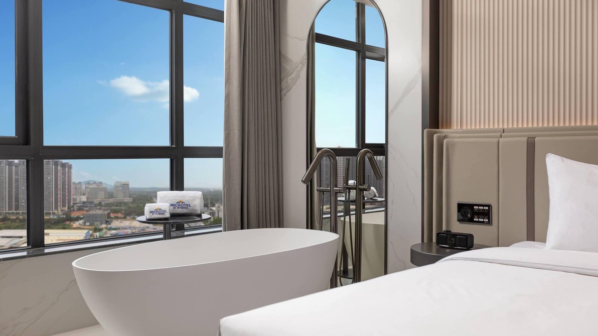 Maonan District Hotel | Microtel BY Wyndham Maoming Dianbai