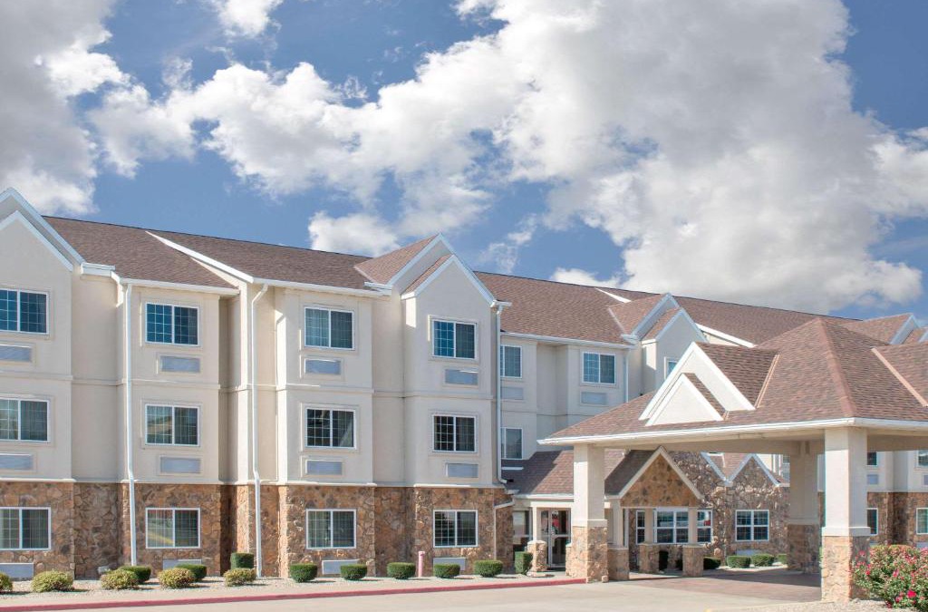 Quincy Hotel | Microtel Inn & Suites by Wyndham Quincy Downtown - River Area