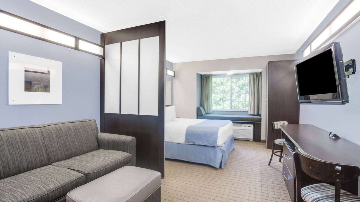 Bath Hotel | Microtel Inn & Suites by Wyndham Bath