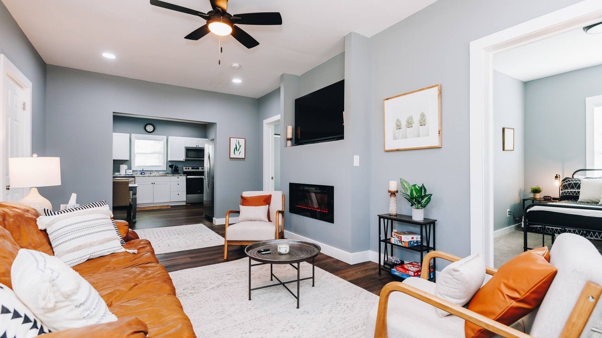 Monroe House | Mid Century 1/4 mile to Downtown Main Street - breweries, coffee, dining, shops
