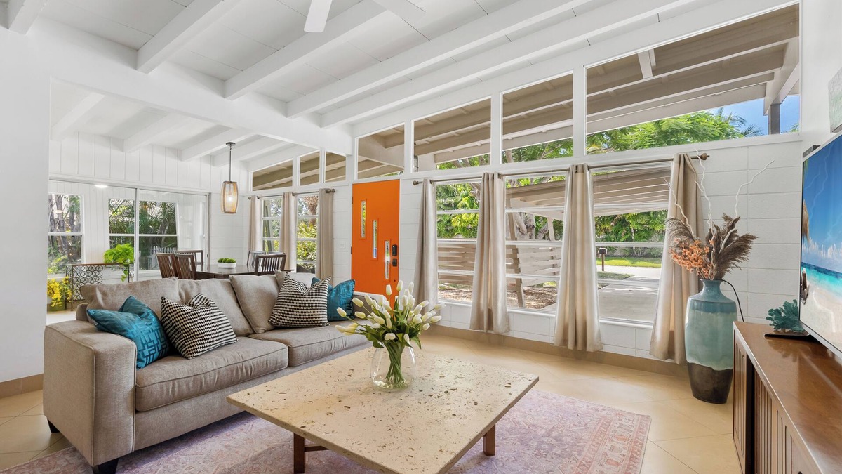 Southgate House | Mid-Century Bungalow By Arlington Park in South Gate, Central to Siesta and Lido