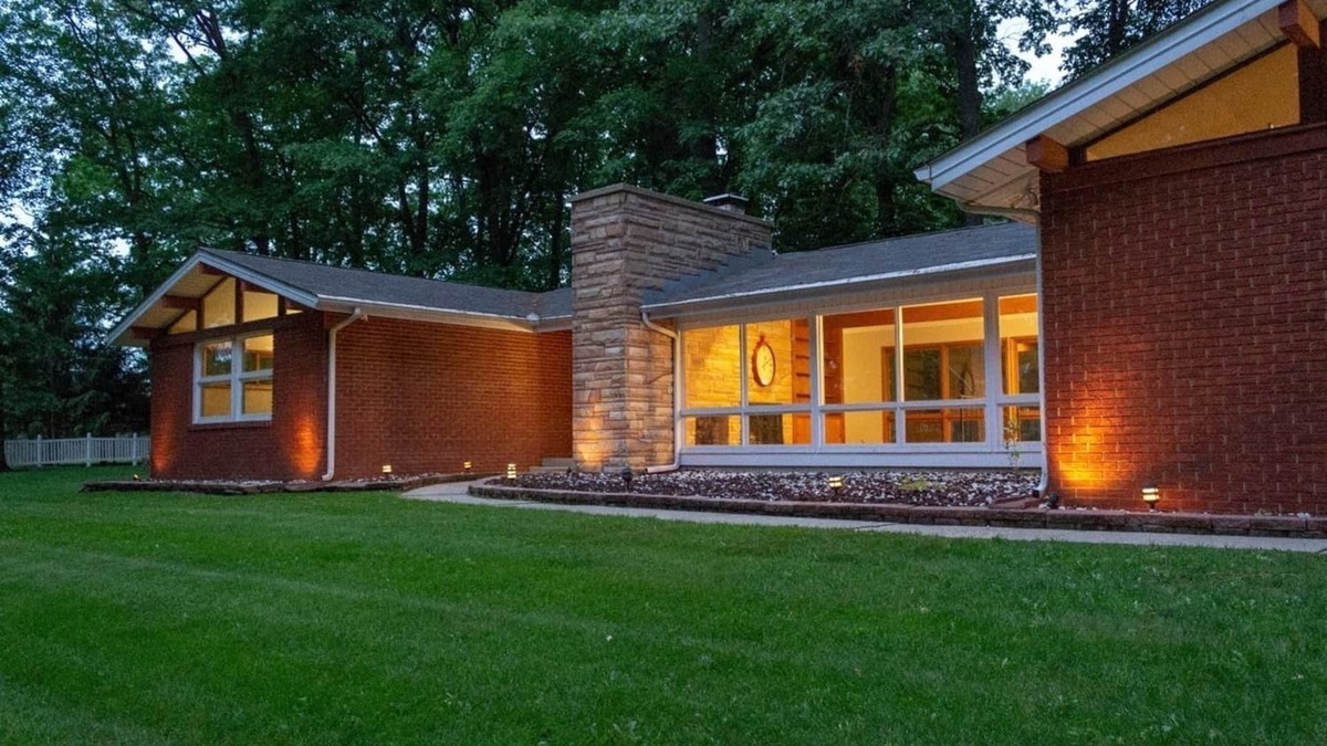 Valparaiso House | mid-century dream house so peaceful and quiet just a place to relax