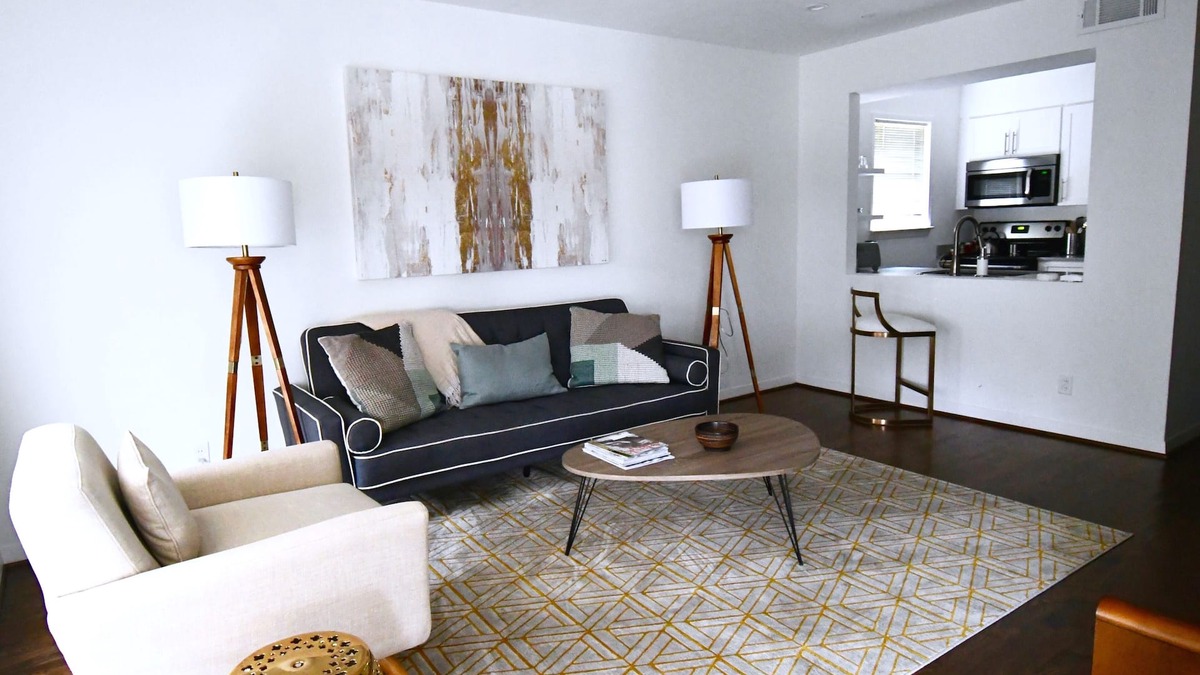 Oak Lawn Apartment | Mid Century - King Bed - Parking - HP/Design Dist/Katy Trail/Uptown
