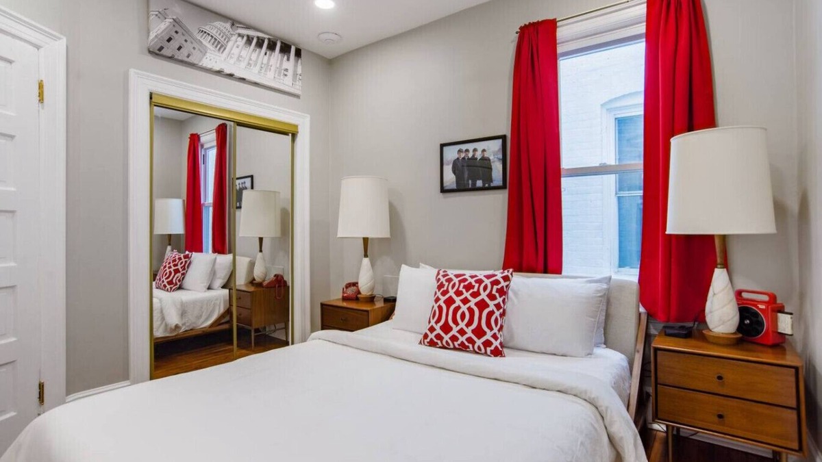 Truxton Circle Condo | Mid-Century Marvel Steps from Restaurants and Bars