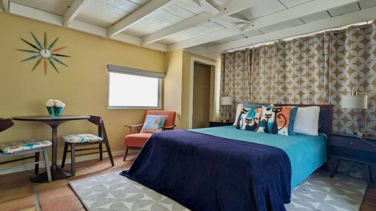 Las Cruces House | Mid-century marvelous 1 bed, pets welcome!