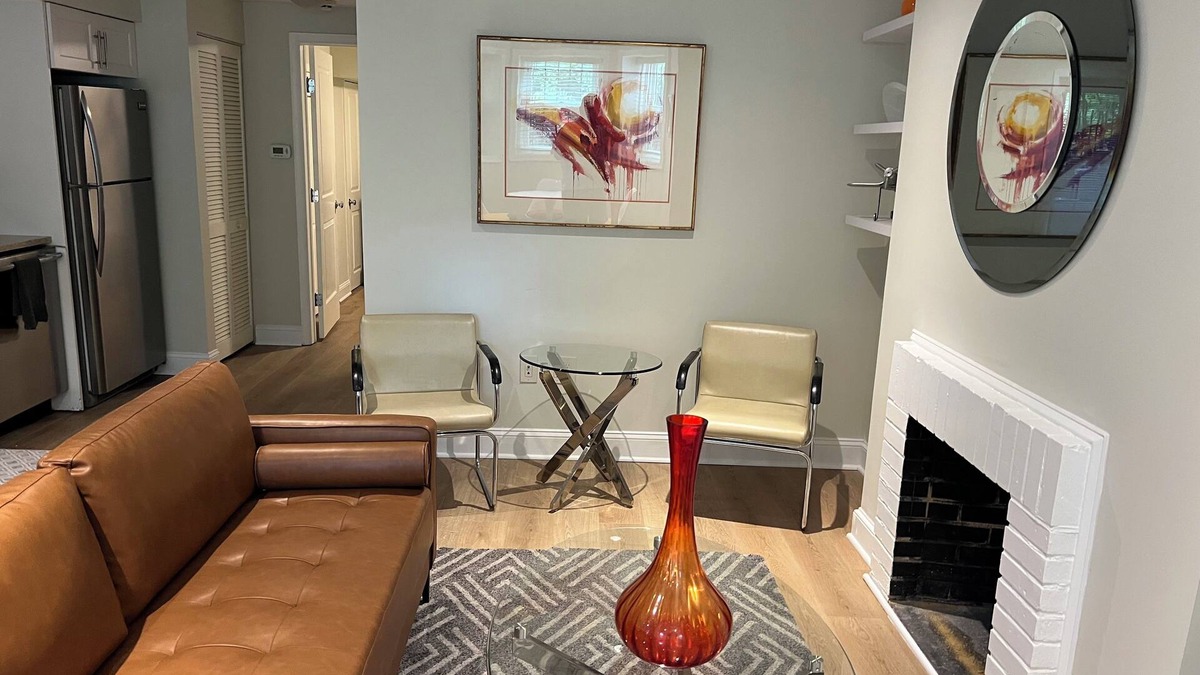 Dupont Circle Apartment | Mid-Century Modern 1-bedroom apartment in fabulous Dupont Circle