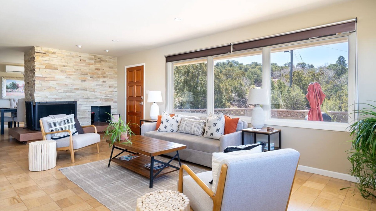 Northeast Santa Fe House | Mid-century Modern 3 min for plaza