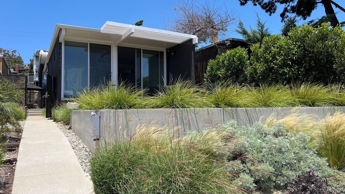 La Jolla Mesa House | Mid-Century Modern Gem with Views in N. PB/La Jolla. Highly Walkable!