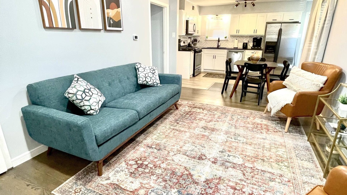 Lancaster House | Mid Century Modern Home 15 min to Dallas
