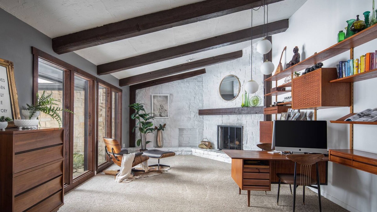 Richfield House | Mid Century Modern + HOT TUB nestled Woods - near Cleveland, Akron + Parks