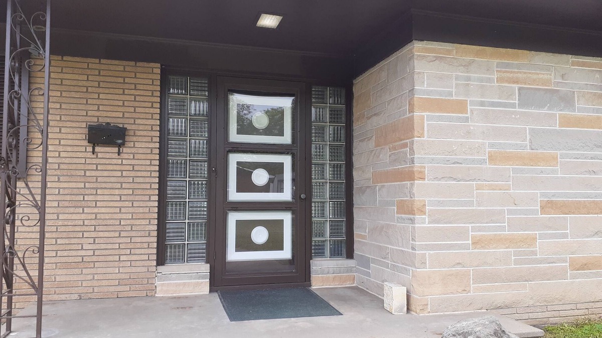 Centerville House | Mid Century Modern-close to city park and pool.