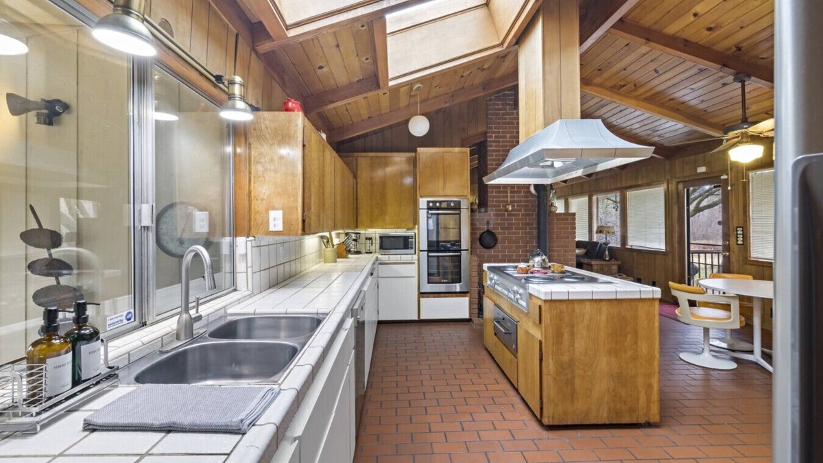 Apple Hill House | Mid-Century-Modern Mountain Gem